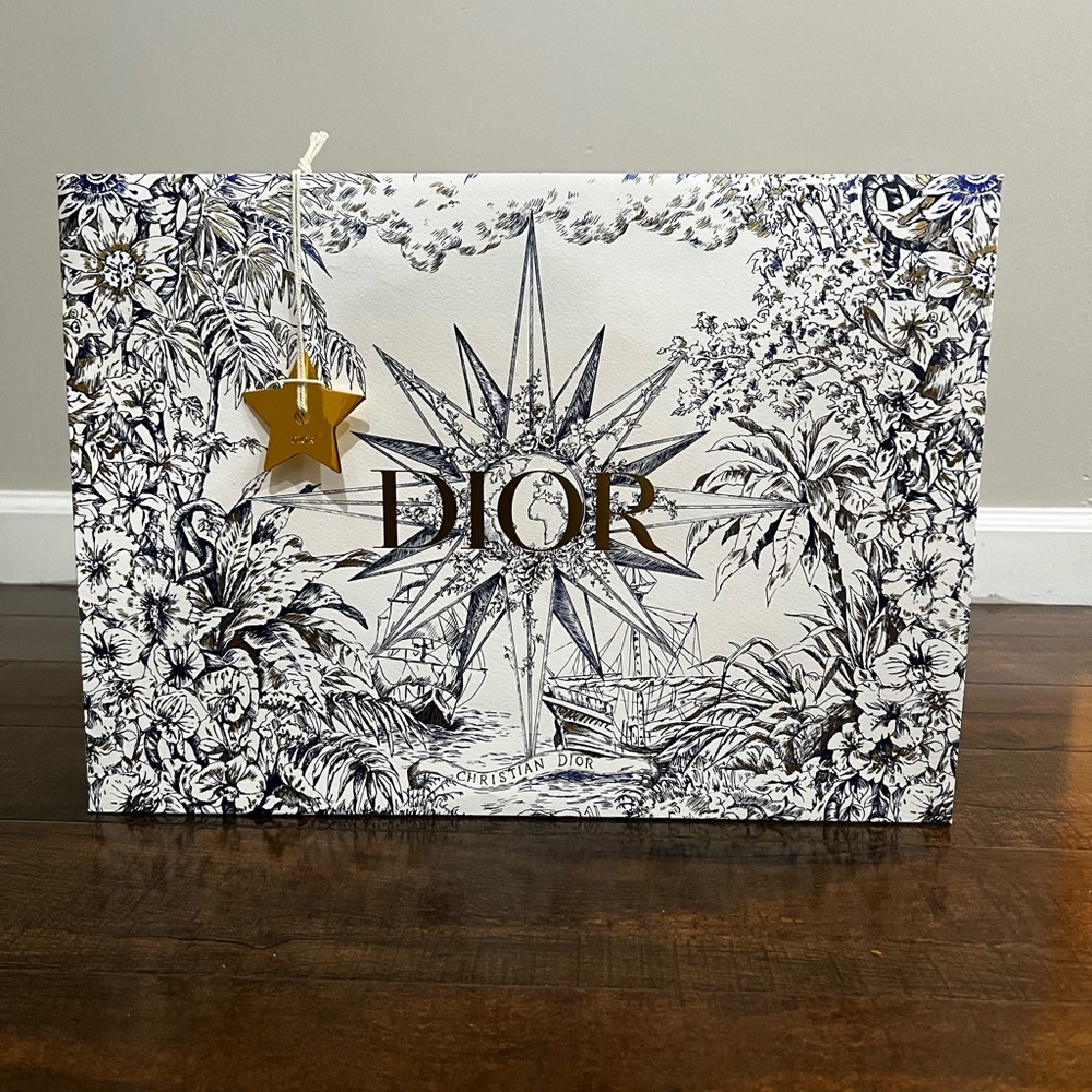 *Brand New* Dior holiday shopping bag with charm - holiday edition